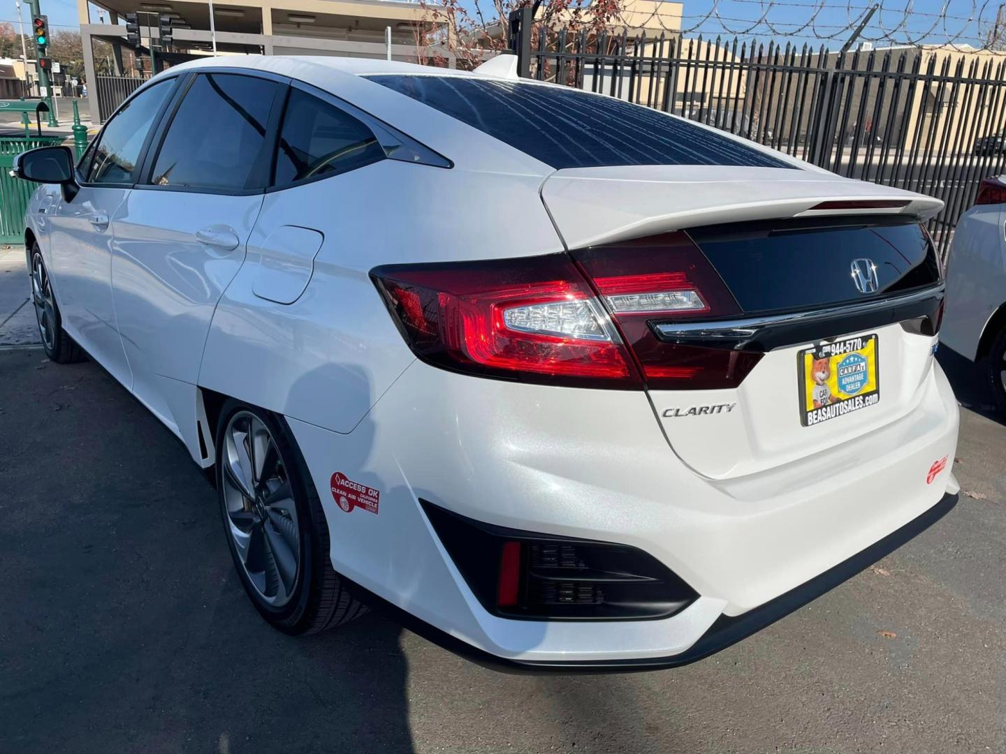 2018 WHITE /White Gold Honda Clarity (JHMZC5F13JC) , located at 744 E Miner Ave, Stockton, CA, 95202, (209) 944-5770, 37.956863, -121.282082 - Photo#10